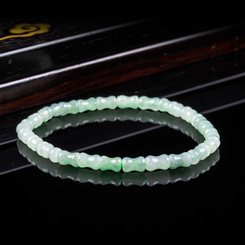 Jewelry & Watches Bench - Novo Colar e Pulseira de Jade