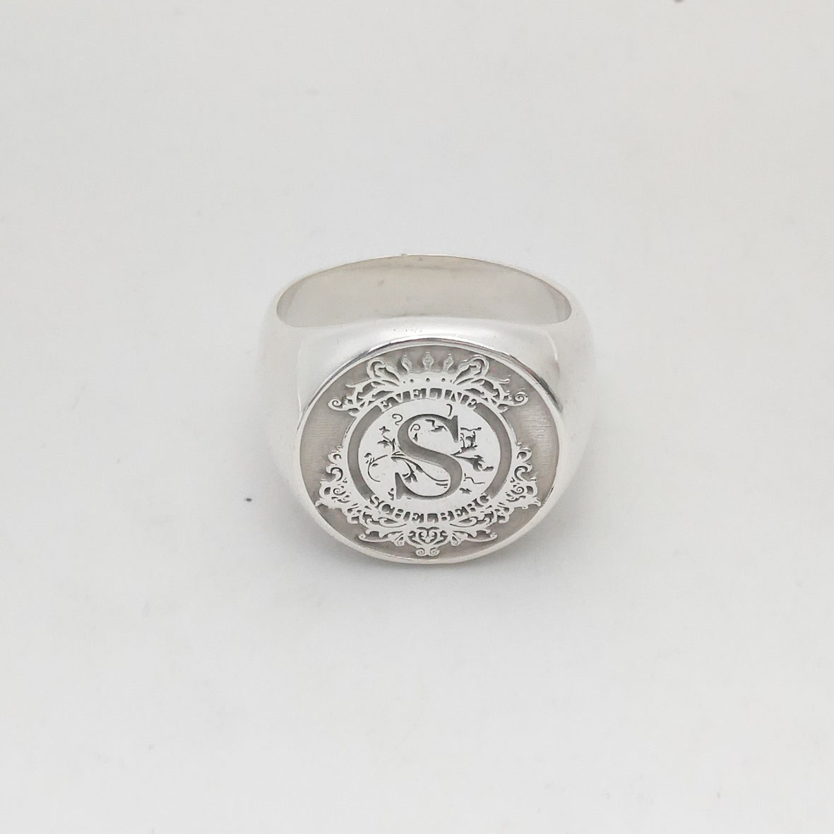 Anel superior redondo gravado  - Mens Signet Ring avaliação e preço