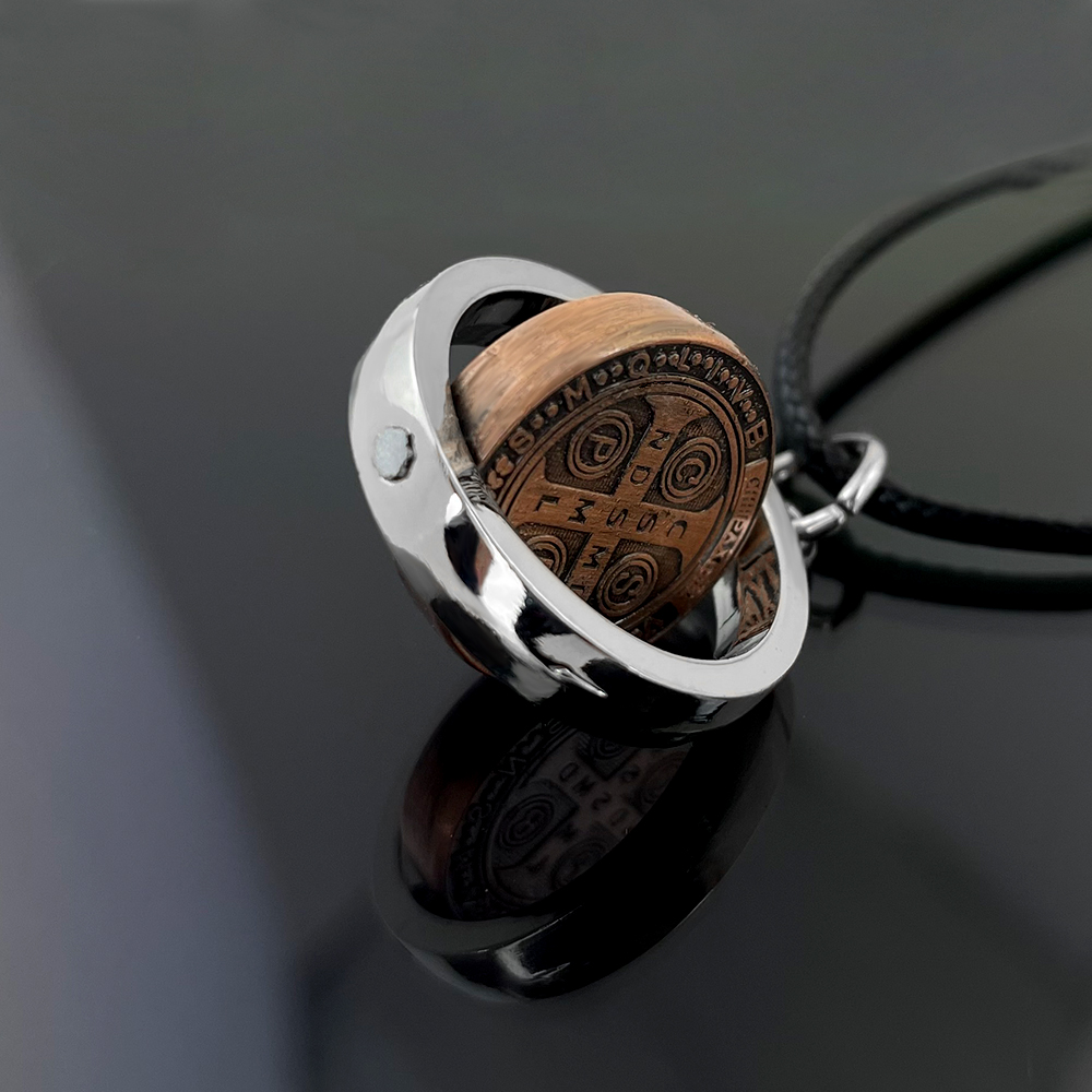 Novo Colar Medalha de São Bent - Jewelry & Watches Bench avaliação e preço