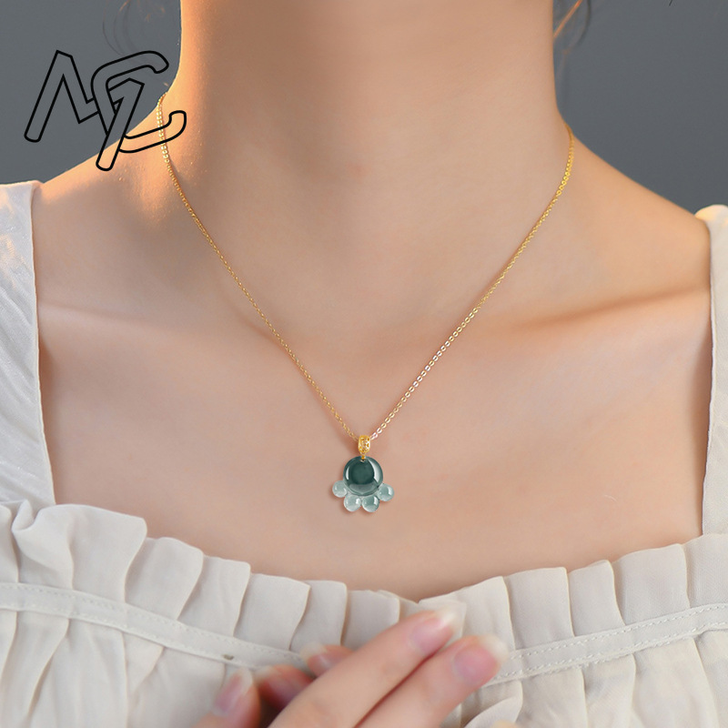 Colar com Pingente de Jade Nat - Jewelry & Watches Spółka Z Ograniczoną Odpowiedzialnością avaliação e preço